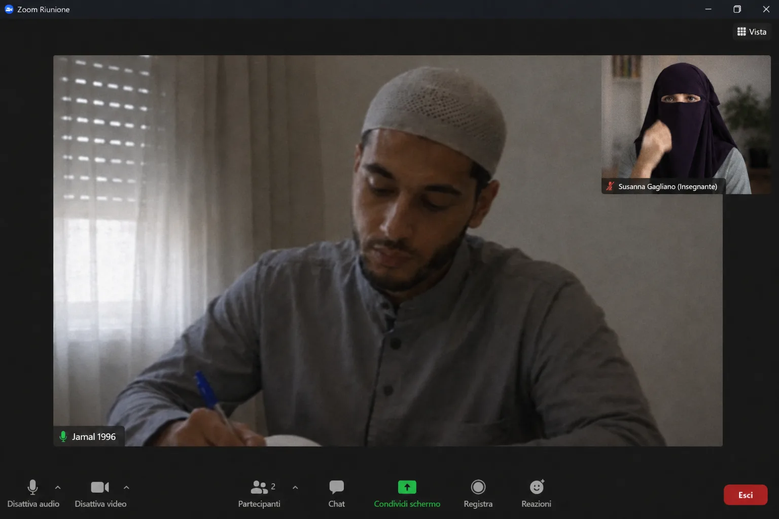 Lezione 1:1 reale con uno studente adulto durante il percorso di studi islamici